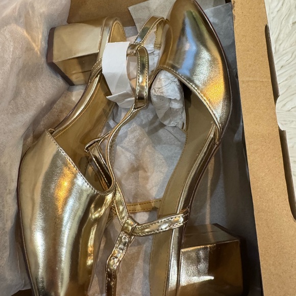 New🌿J.Crew Gold Y-Strap Heels - Picture 8 of 8
